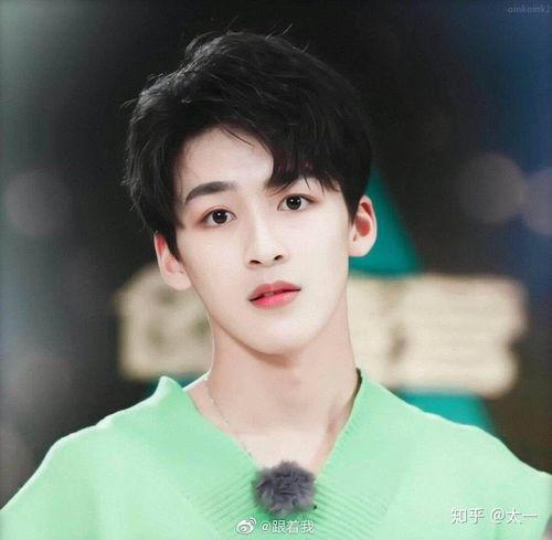 何洛洛娱乐爆料,揭秘明星幕后故事 第1张 何洛洛娱乐爆料,揭秘明星幕后故事 第1张